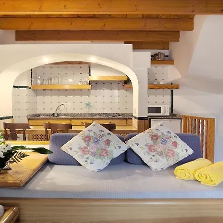 埃斯巴乌洛佩提特酒店