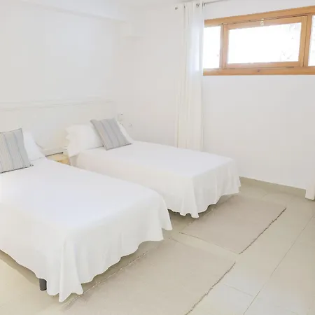 Ξενοδοχείο με διαμερίσματα Es Baulo Petit 4*