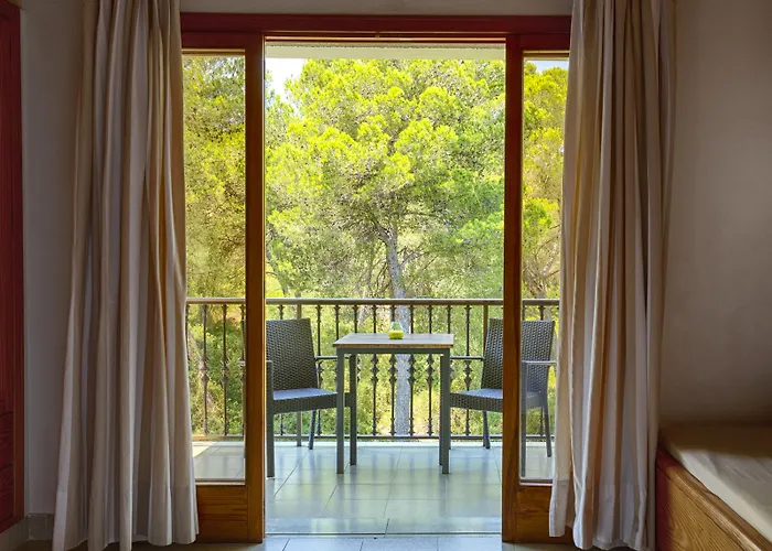 Ξενοδοχείο με διαμερίσματα Es Baulo Petit 4*